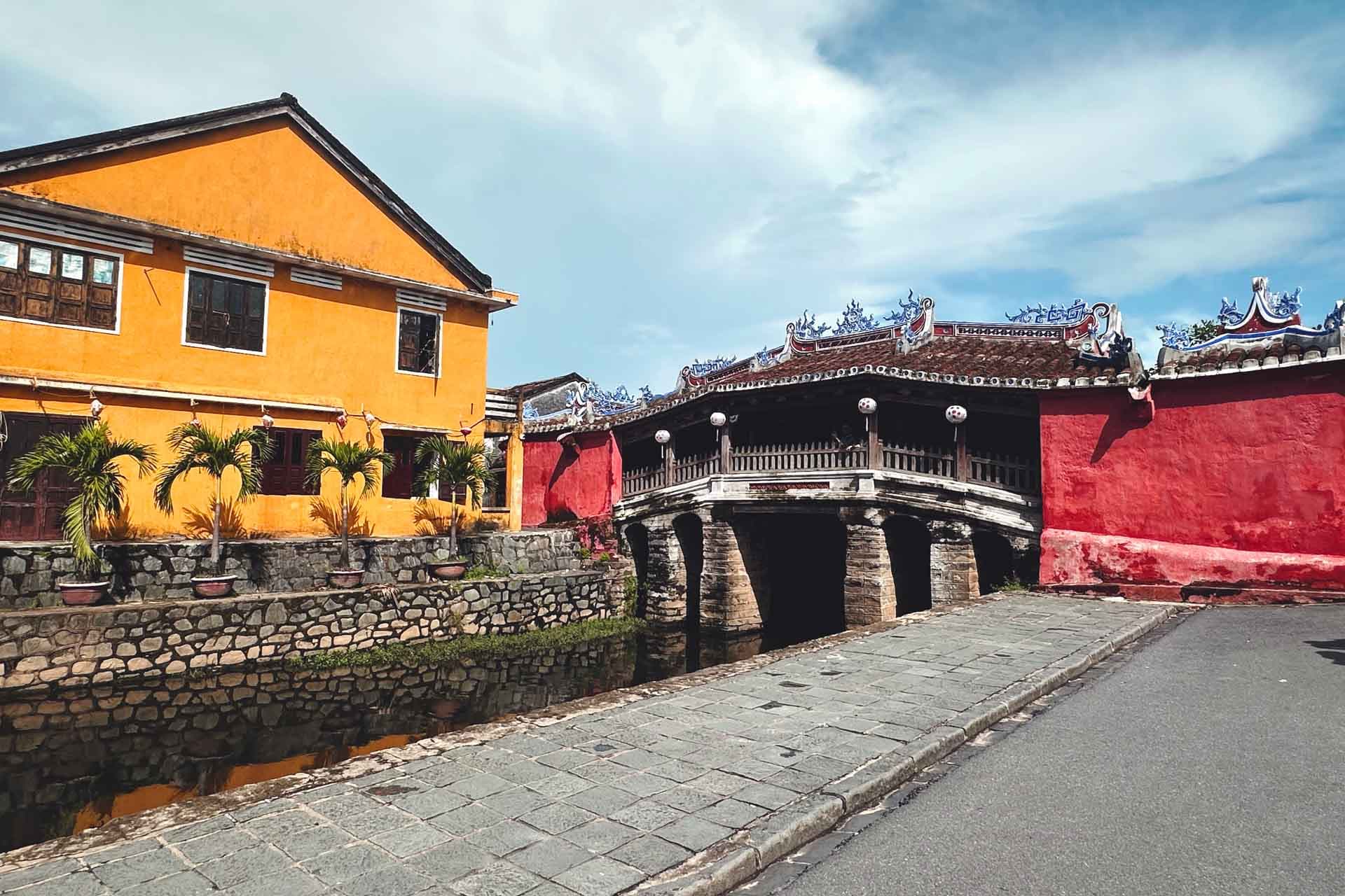 coming-home-after-living-abroad-coping-with-reverse-culture-shock-featured