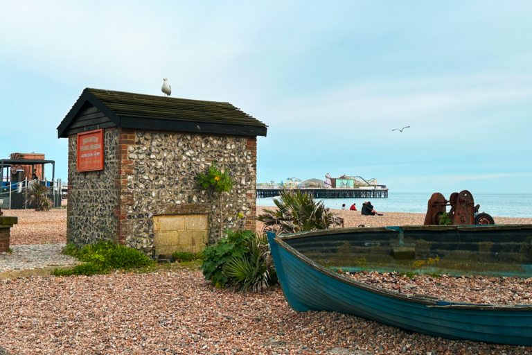 study-abroad-in-the-uk-the-love-hate-relationship-featured